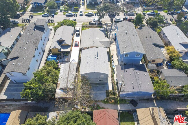 Building Photo - 229 E 85th St
