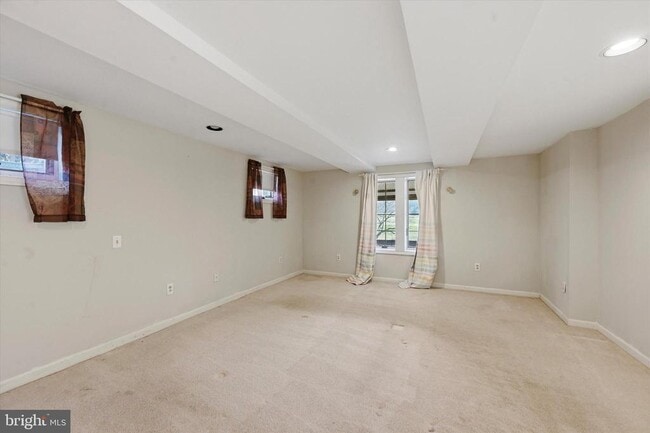 Building Photo - 36 Southampton Parish Rd