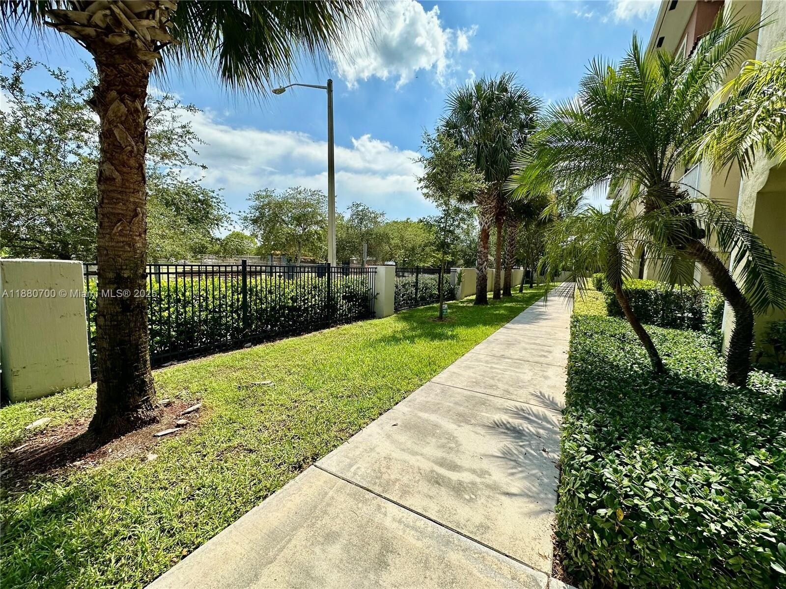 Building Photo - 10870 NW 88th Ter