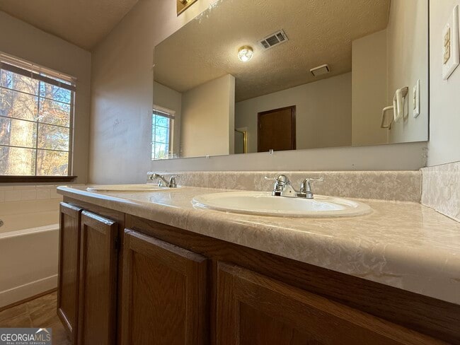 Building Photo - 235 Whirlwind Ct