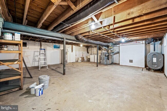 Building Photo - 7 E Rhodes Ave