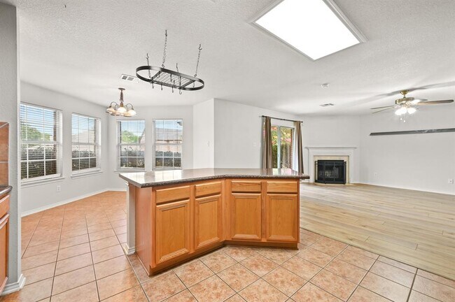 Building Photo - 11140 Currin Ln