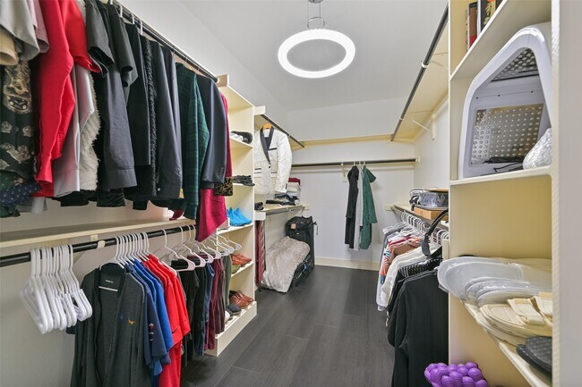 Building Photo - 2007 Que Manor Dr