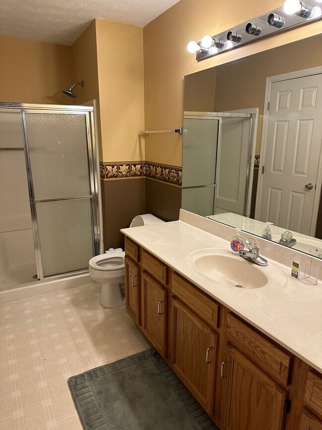 Building Photo - 4611 Court Yard Dr