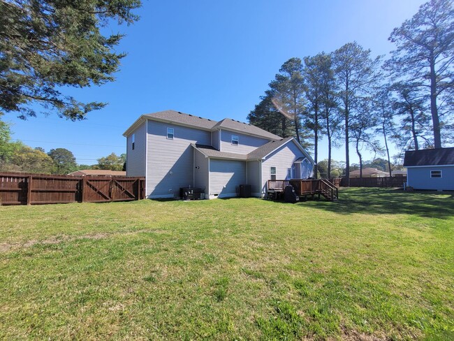 Building Photo - Beautiful & Spacious 4 bedroom, 2.5 bath h...