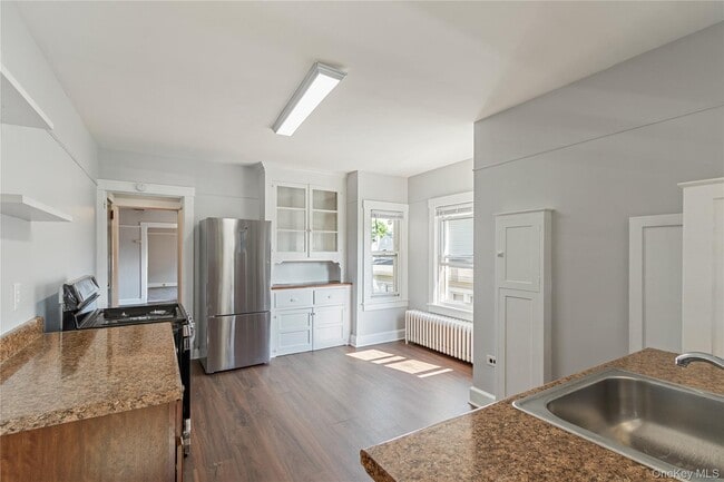 Building Photo - 26 S Bayles Ave