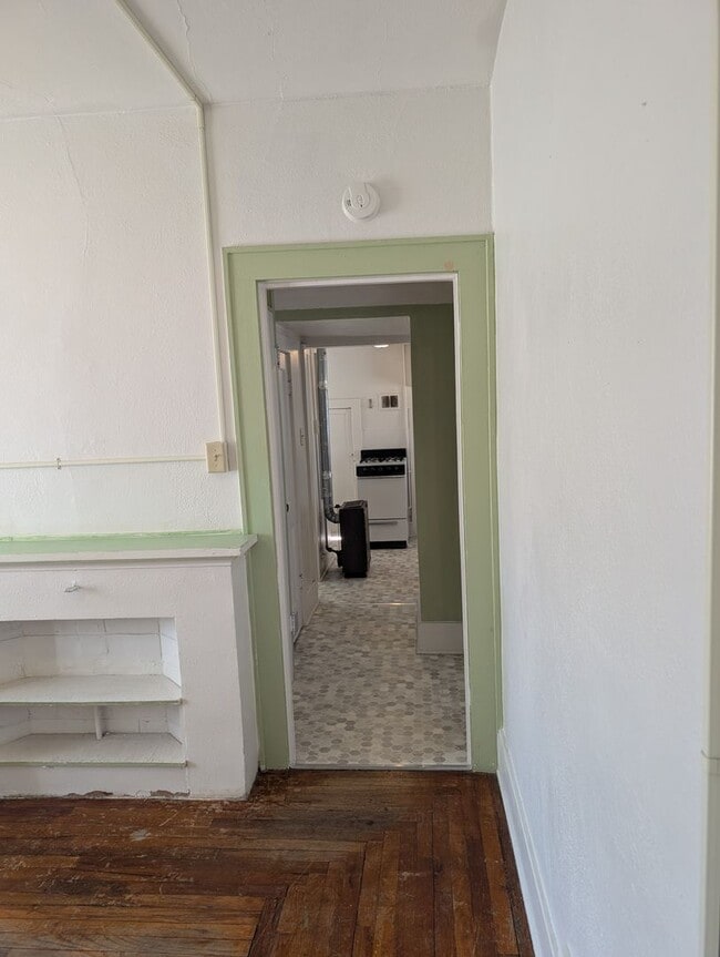 Building Photo - $750 - 1 Bedroom 1 Bath Duplex - Right in the Heart of Downtown Rapid City!