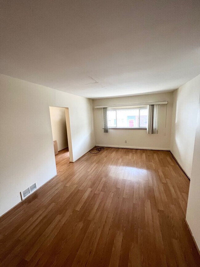 Building Photo - SPACIOUS 2 or 3 BEDROOM HOME IN THE HEART OF BLOOMFIELD!