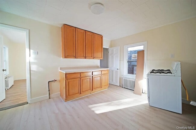 Building Photo - 45 Linden St