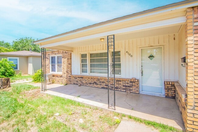 Building Photo - 3 bedroom 2 bathroom updated home for rent.