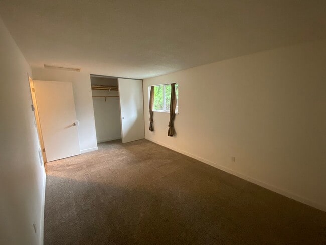 Building Photo - NKE1741