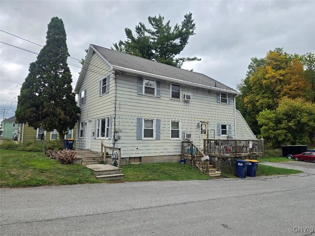Building Photo - 11 Seneca Ave