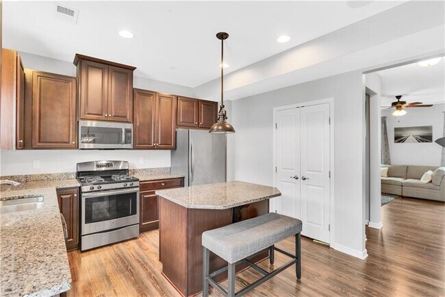 Building Photo - 1503 Pointe View Dr
