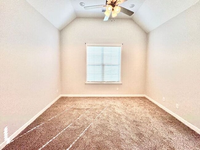 Building Photo - Now Leasing in Somerville- 4-Bedroom 3 Bath Home, Available Now!