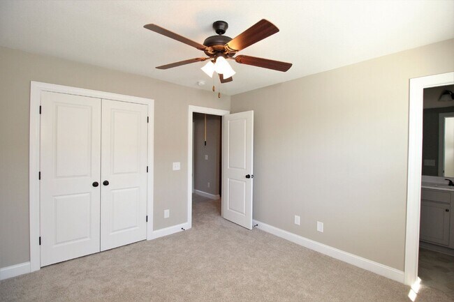 Building Photo - 3329 Briarcliff Dr