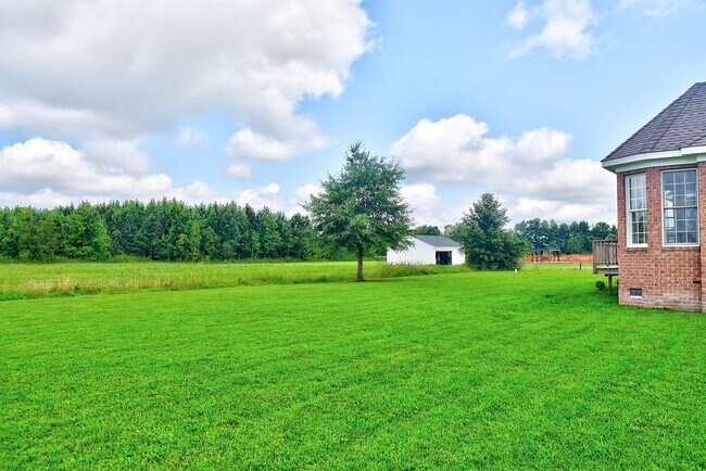Building Photo - BEAUTIFUL HOME FOR RENT SOUTH CHESAPEAKE!