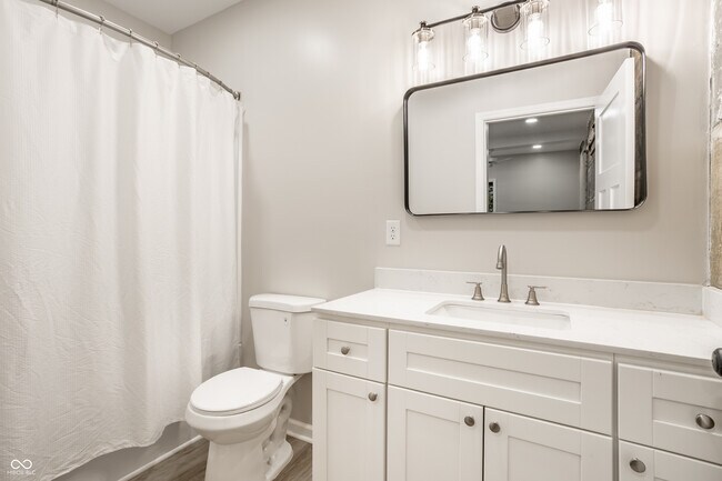 Building Photo - 104 W Main St