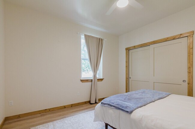 Building Photo - Beautiful New Construction Mountain Retreat