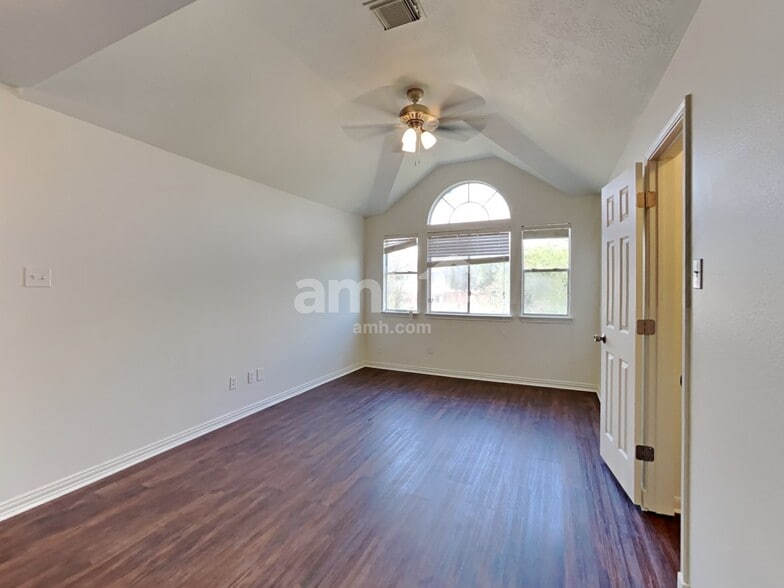 Building Photo - 2602 Port Carissa Dr