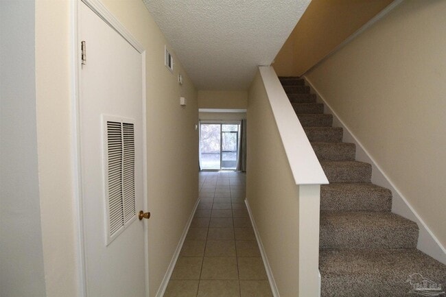 Building Photo - 9618 Sandpiper St