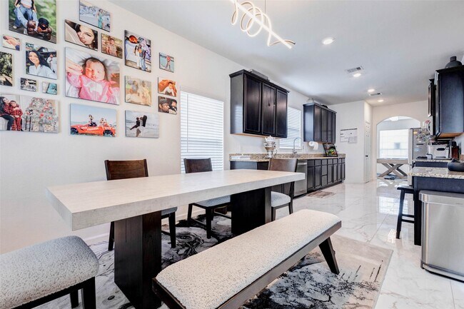 Building Photo - 22127 Roxanne Field Ln