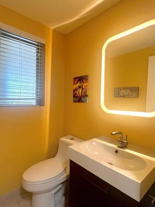 Building Photo - 2200 Diana Dr