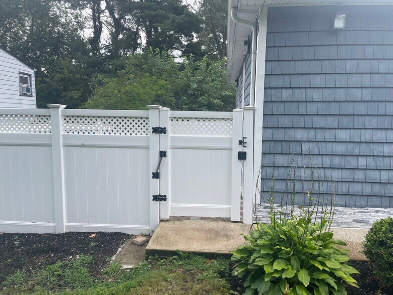 Building Photo - 463 Gibbs Pond Rd