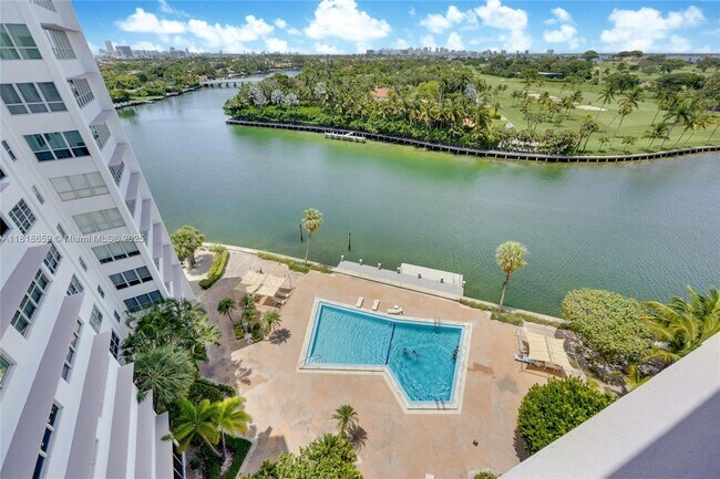 Building Photo - 9102 W Bay Harbor Dr