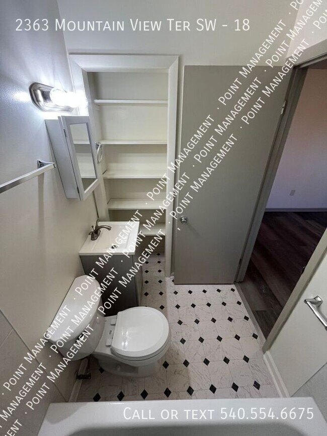 Building Photo - 2363 Mountain View Terrace SW