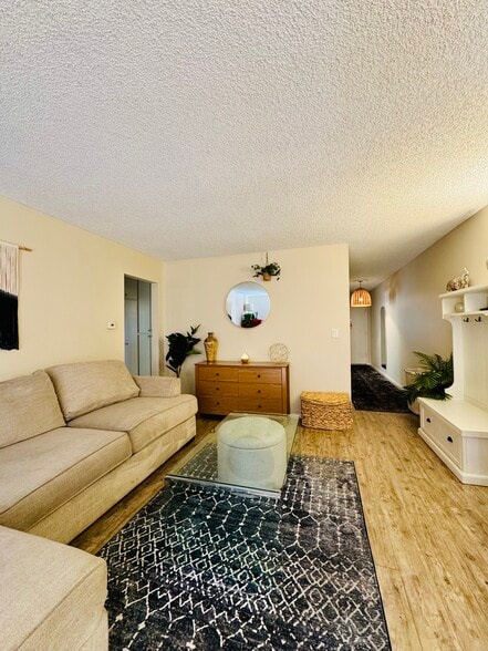 Living room - 16932 Lilac Lane