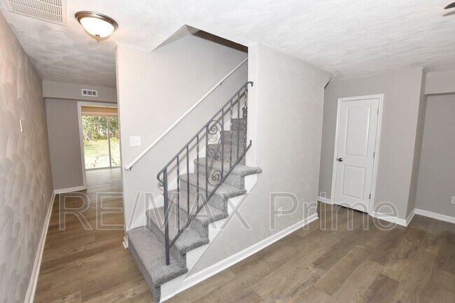 Building Photo - 1324 W 38th St
