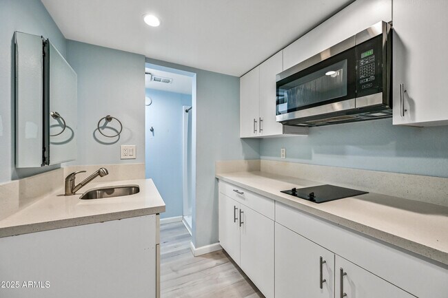 Building Photo - 3025 N 32nd St