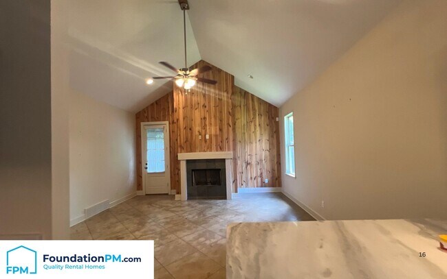 Building Photo - 764 Echles St