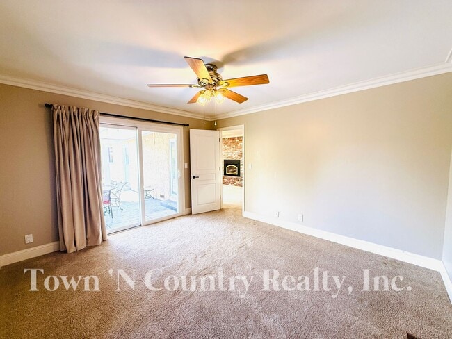 Building Photo - 22369 Ferdinand Ct
