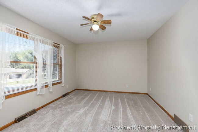 Building Photo - Spacious 4 Bedroom / 2.5 Bath Home with Byron Center Schools