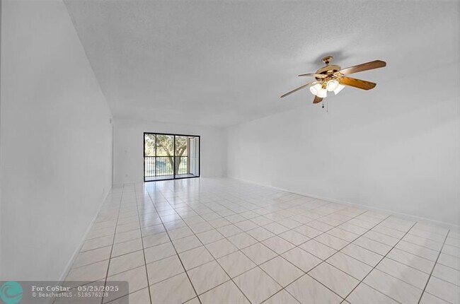 Building Photo - 2031 Coral Ridge Dr
