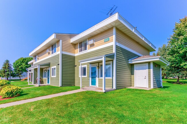 Primary Photo - School Square Apartments and Townhomes