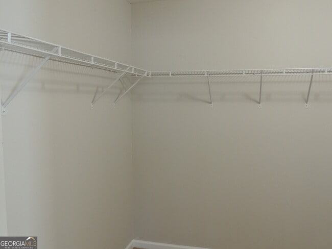 Building Photo - 450 MacLand Dr