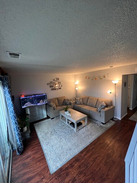 Building Photo - 13902 Lear Blvd