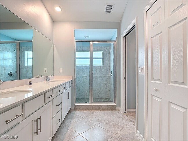 Building Photo - 15960 Grassland Ln