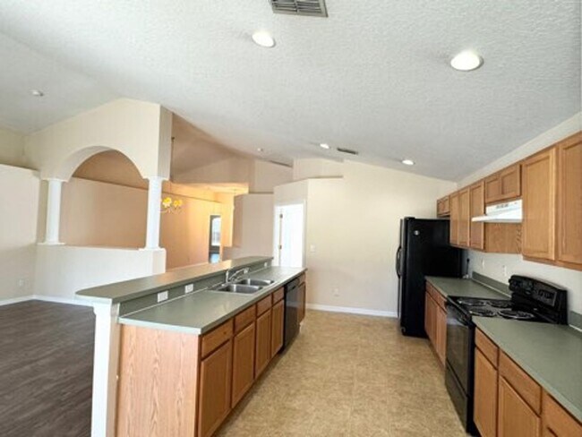 Building Photo - 205 Pima Trail