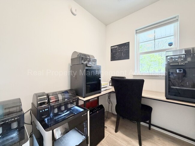 Building Photo - Modern 2020 Built Townhome Just Steps from Downtown Ferndale!