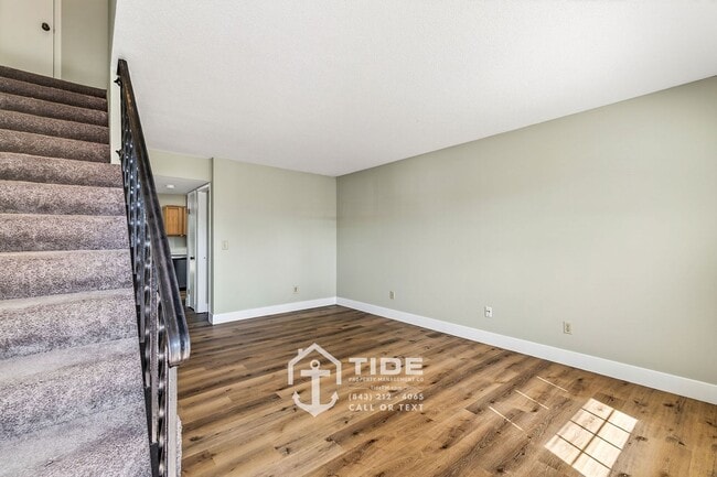 Building Photo - Coastal Convenience on James Island!