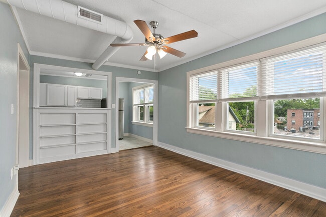 Building Photo - 722 W 37th St