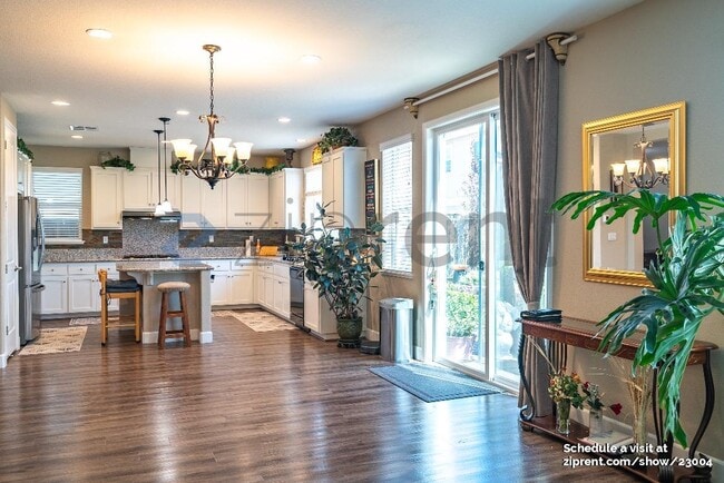 Building Photo - 707 Razorbill St