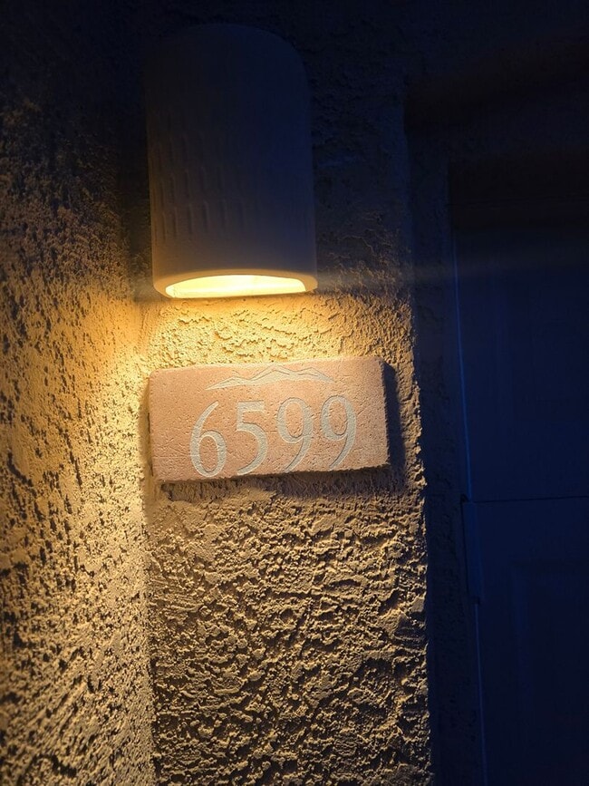 Building Photo - Beautiful 3 bedroom, 2 bath Home available