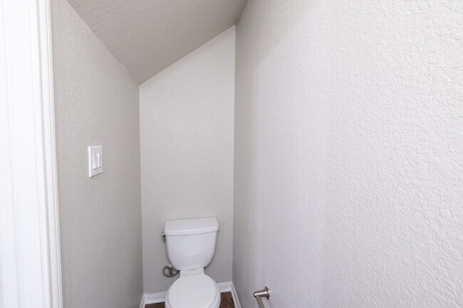 Building Photo - 17039 Amarose Dr