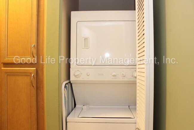 Building Photo - 5404 Balboa Arms Dr