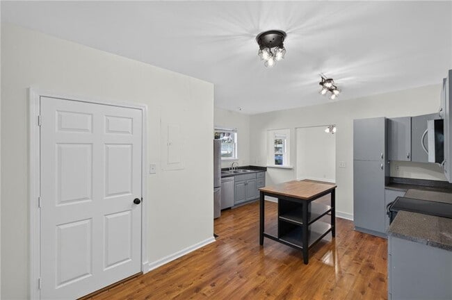 Building Photo - 1801 Evans Dr SW