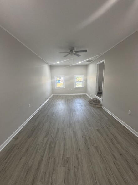 Building Photo - 518 Platinum St